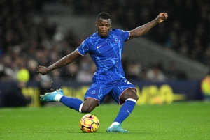 ¡CÓMO UN HÉROE! Moisés Caicedo llegó a su ciudad tras acariciar la gloria con el Chelsea