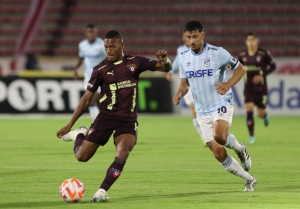 UNIVERSIDAD CATÓLICA SE LE ATRAGANTA A LIGA OTRA VEZ y solo un bombazo de Cornejo evitó mayor desgracia