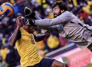 POLÉMICA: ¡Conmebol difundió los audios del VAR en el Ecuador 1 vs Brasil 1! (VIDEO)