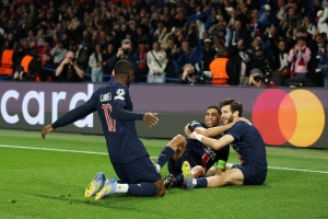 Luis Enrique celebra el récord histórico del PSG como visitante