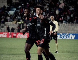 San Gonzalo Valle y Gabriel Villamil sacan a LDU con vida y felicidad de El Alto