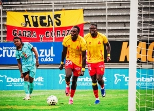 Aucas vence a Libertad FC en el tramo final y asalta el segundo puesto de la LigaPro