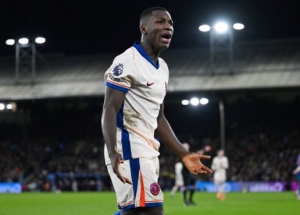5 equipos, uno de ellos el Chelsea de Moisés Caicedo, pelean por 3 boletos a la Champions en la Premier