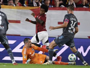 ¡TAMBALEA EL LIDERATO! Sparta Praga resbaló en casa con Angelo Preciado y Jhon Mercado titulares