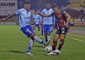 ¡Efrén Mera salvó a D. Cuenca con un golazo de tiro libre con efecto de Hoja Seca! (RESUMEN)