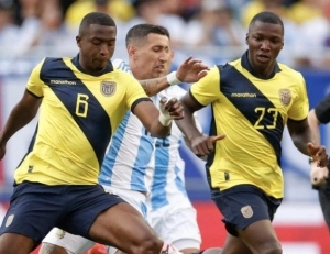 Moises Caicedo y Willian Pacho