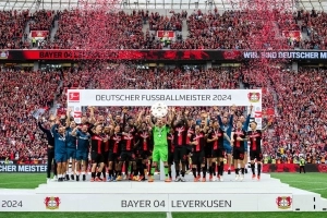 Quedará en su historia para siempre: El emotivo recuerdo del Bayer Leverkusen con Piero Hincapié