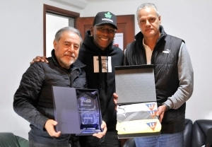 Pervis Estupiñan 27