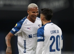 ¡Sáquenle estatua a Gonzalo Valle! El arquero de Liga tapó dos penales y sacó de la Copa Ecuador a IDV Jrs