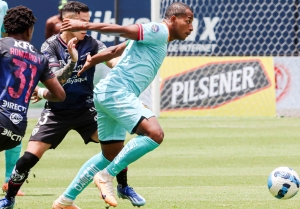 Barcelona le muestra la puerta de salida a Nixon Molina