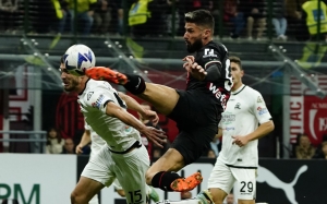 Un gol agónico mantiene en la lucha al AC Milán