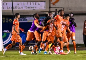 Noche inspirada para Libertad FC que aplasta a Orense y celebra una victoria crucial en LigaPro