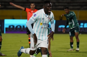 ¡Católica garroteó a Emelec, va a Libertadores y se aferra a la matemática para la Final! (RESUMEN)