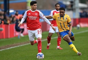 Londres a sus pies: Piero Hincapié es nombrado el MVP del mes y se consagra como figura del Arsenal