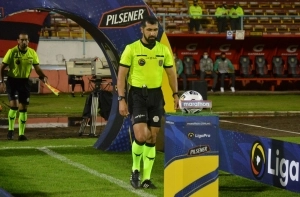 arbitro Alfredo Intriago 2