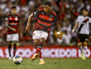 ¡ES QUE VAN TRES ROJAS MUY SEGUIDAS! Flamengo toma decisiones con Gonzalo Plata y sus expulsiones