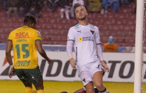 Liga hipotecó posibilidades con el equipo alternante de Defensa y Justicia (VIDEO)