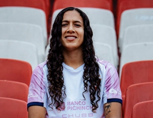 ¡Camisetazo! LDU se lleva a una de las mejores jugadoras de Barcelona tras pagar su ficha