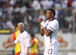 Liga y Aucas firman una paridad cargada de emociones en un Superclásico repleto de chispazos