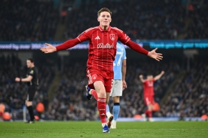 Elliot Anderson ya piensa en su debut con el Manchester City