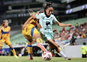 Karen Flores lo vivió DESDE FUERA mientras Atlas se MEDÍA con el Pumas de Nayely Bolaños en un duelo de poder