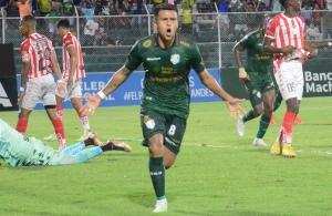 ¡Orense queda a un punto del líder IDV con una Redención a lo CR7!