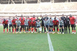 Argentina hizo feliz a la afición de Angola y DEJÓ CLARO SU DOMINIO dentro del campo