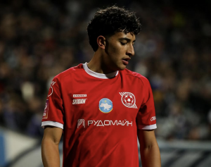 Sábado para el olvido: Anthony Landázuri sufre con Tenerife y Jhoel Maya queda sin respuestas en el Kryvbas