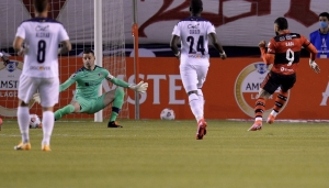 ¡Fracasó la línea de tres y se complica la clasificación de la U a 8vos! (VIDEO)