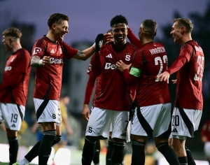 ¡Que siga la racha del crack tricolor! John Mercado sumó su sexto gol con el Sparta Praga por el torneo local