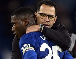 Emociona a Ecuador: ¡El DT del Chelsea lo ve como su líder y confiesa por qué ama a Moisés Caicedo!