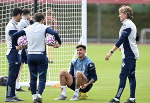 ¡ESTÁ PASANDO! Arsenal logra un principio de acuerdo para llevarse a Piero Hincapié