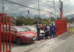 Tumbaco es libre: Los socios logran que quiten los candados y El Nacional recupera su complejo