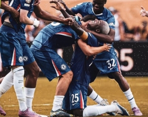 LA HUMILDAD DE MOI: El Agradecimiento al Cielo del Mejor Volante del Mundo que conmueve a un País