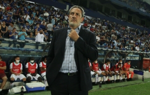 Mandó a callar a hincha de LDU que lo insultó: ¡Marini no la pasó bien en la Noche Blanca! (VIDEO)