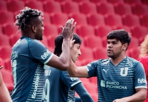 El paragua está intratable en la U: Rodney Redes la mete otra vez y Liga iguala frente a Aucas