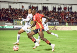 Aldair Arroyo se salvó de la vergüenza que vivió el Vysocina Jihlava (RESUMEN)