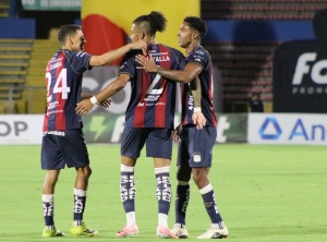 Deportivo Quito desató el carnaval en el Atahualpa con goleada, arrasó en la cancha y duerme como segundo