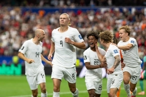 Erling Haaland se vistió de héroe y clasificó a Noruega a los octavos de final del Mundial