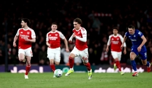 Arteta elogia a Dowman tras su récord y la agónica victoria del Arsenal