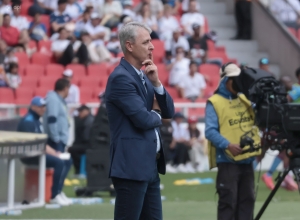 La carga de la derrota es suya: Tiago Nunes se auto responsabiliza por la caída de Liga como local