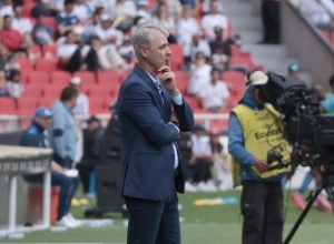 La carga de la derrota es suya: Tiago Nunes se auto responsabiliza por la caída de Liga como local