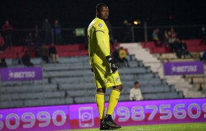 Disculpas para Darwin Cuero por la dura jugada durante el U Católica vs The Strongest (VIDEO)