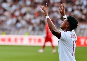 John Mercado firma una obra de arte con un golazo de chilena en el Sparta Praga y cotiza aún más su ficha