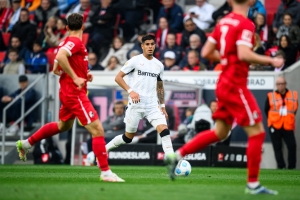 ¡CLAMOR Y CAOS EN LA CANCHA! Piero Hincapié mete GOL EN CONTRA y DEJA la Bundesliga en favor del Bayern Múnich