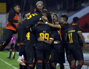 ¡SUEÑAN CON METERSE ENTRE LOS SEIS! Deportivo Cuenca hizo la tarea y se llevó un triunfo clave ante Manta FC