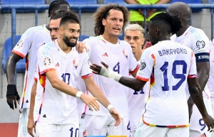 Bélgica golea para tratar de escapar de los dimes y diretes