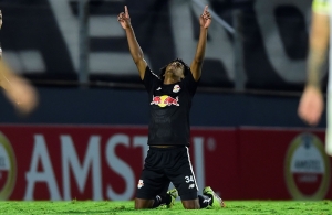 ¡José Hurtado ANOTÓ CON UN MISIL contra Robert Arboleda y Gonzalo Plata la pasó mal ante Neymar!