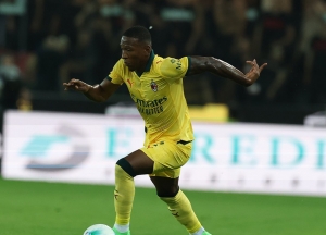 Pervis Estupiñán perdió su puesto de titular en el AC Milán y no parece fácil que lo pueda recuperar