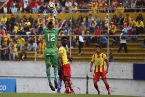 “Me encantaría atajarle un penal a Messi, Neymar o Cristiano”